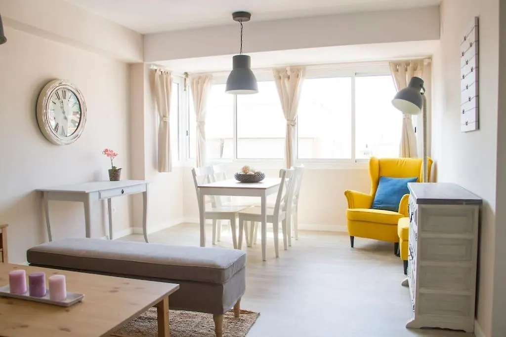 Lloret De Mar - Beachside Apartment - Free Parking - Limited Size Car